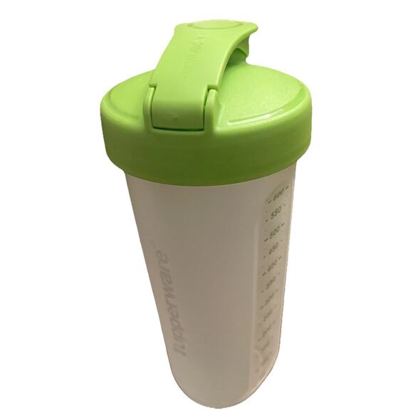 Green Tupperware 20 oz. Large Quick Shake Gravy Container 7320A Mix Snap Top - Picture 2 of 6